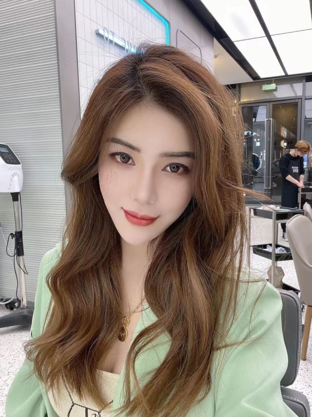 网红邱婷婷:只要不服输,你就能乘风破浪