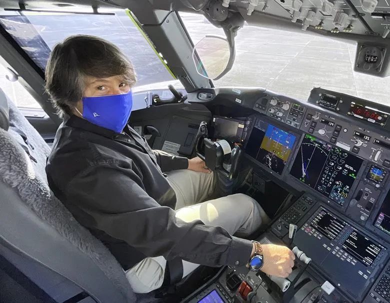 海瑟·罗斯现任波音777/777x项目副总飞行师