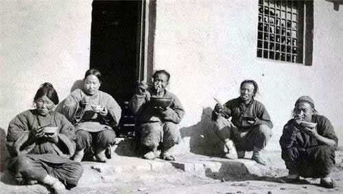 百年前的穷人究竟有多穷?古装剧是骗人的,这组晚清旧照不忍直视