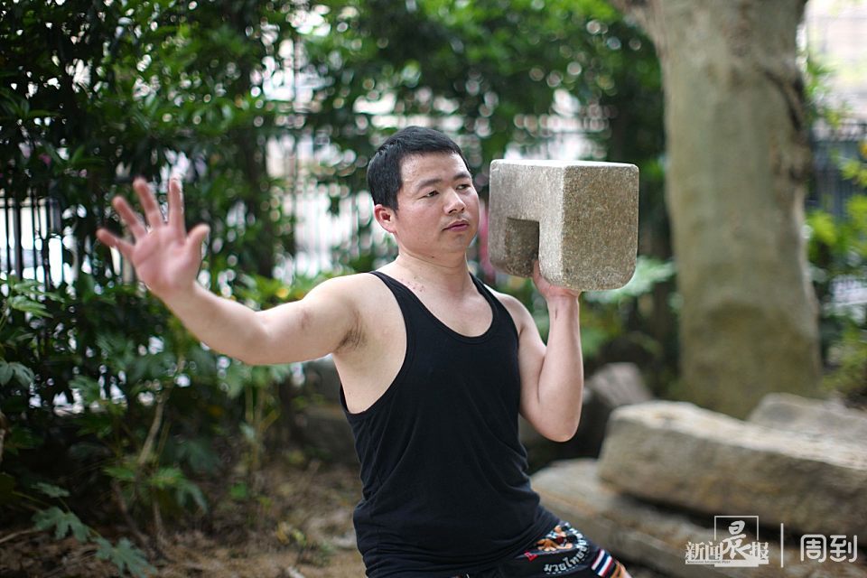 硬核健身:虎虎生风耍石锁,古老石锁传承有后生|晨镜头