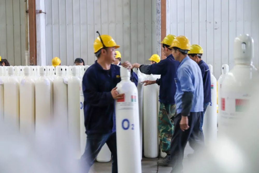 上虞生产的1000个医用氧气瓶急发非洲!