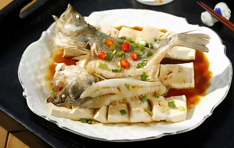 鲈鱼蒸豆腐