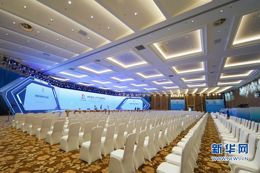 图为第四届数字中国建设峰会的开幕式会场布置. 新华网 蒋巧玲 摄