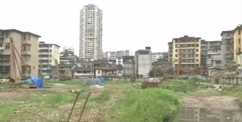 "近日,网友陈先生在东南网《直通屏山》上留言,反映莆田市城厢区龙桥
