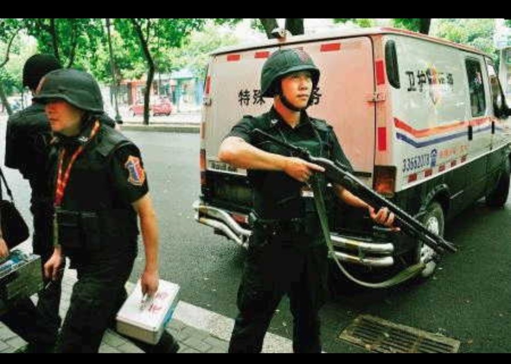 银行押运枪支走火,同事被误击身亡