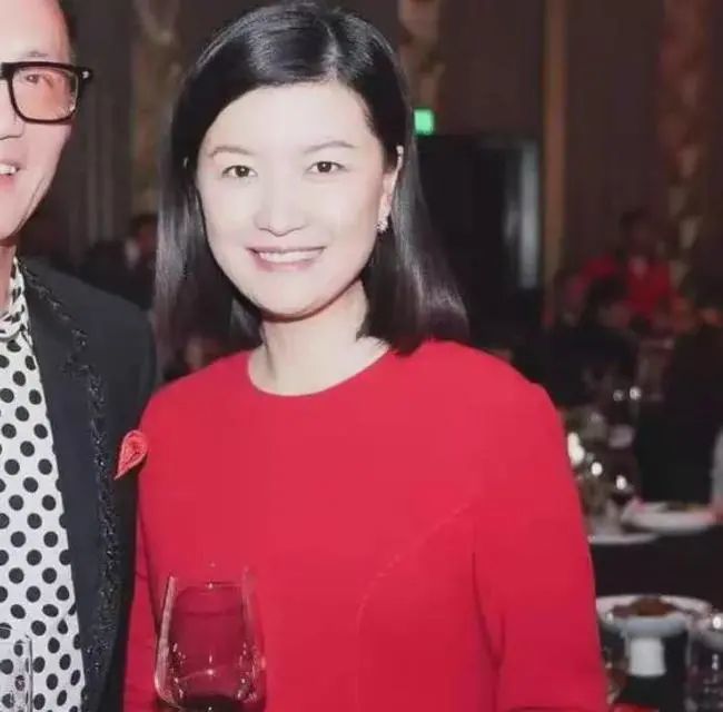 上海前首富周正毅的寿宴风波:东方卫视6