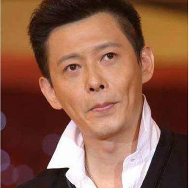 从父母的话语中,程前知道了自己的身世,知道自己的三叔三婶才是自己的