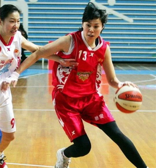 女篮天才李明阳:假装称病背叛祖国,找了个日本富商为干爹入日籍