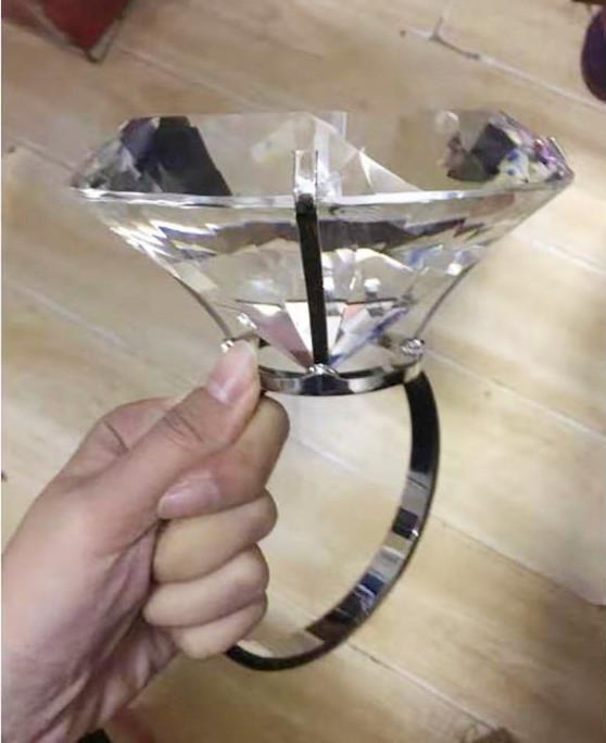 把手举起来,猫星人表情太萌了.
