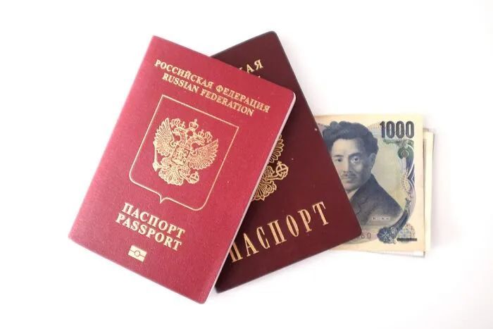 13 russians have   passports 俄罗斯人有两本护照