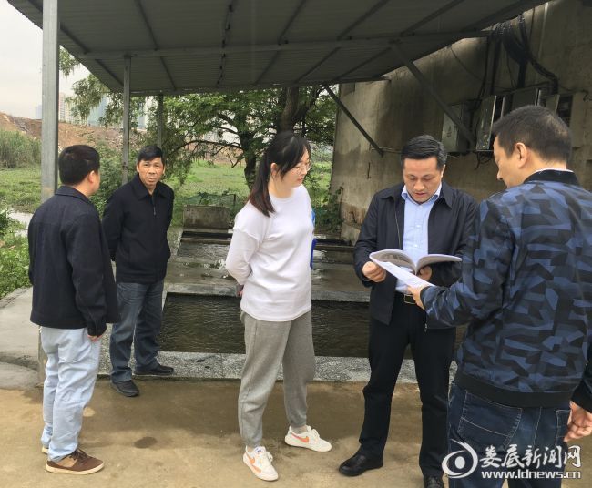 肖雄杰在碧桂园正央时代三期项目建筑工地现场督导)娄底新闻网讯(通讯