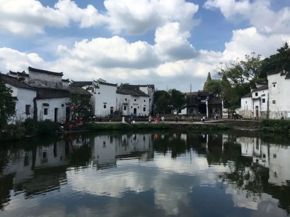 浙江兰溪的诸葛八卦村,居住着诸葛亮后裔,是有独特文化的古村落