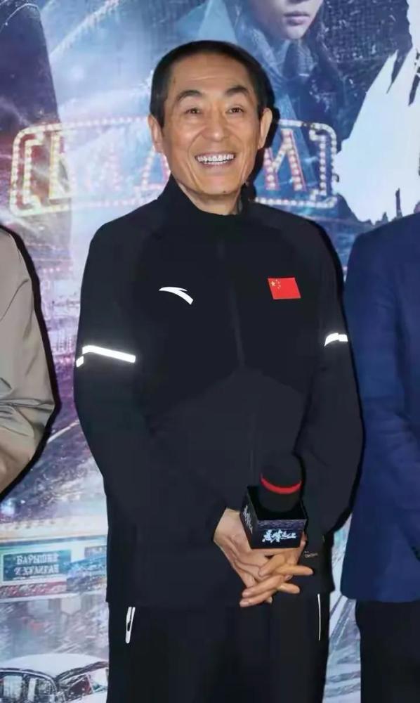 张艺谋穿安踏倪大红穿李宁支持国货,刘浩存个矮章子怡台下偷拍