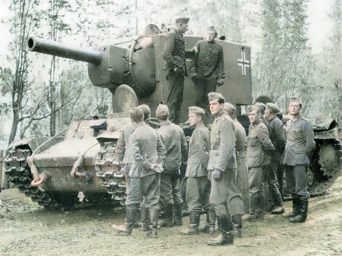 罕见老照片修复,二战苏联马桶头:kv2重型坦克