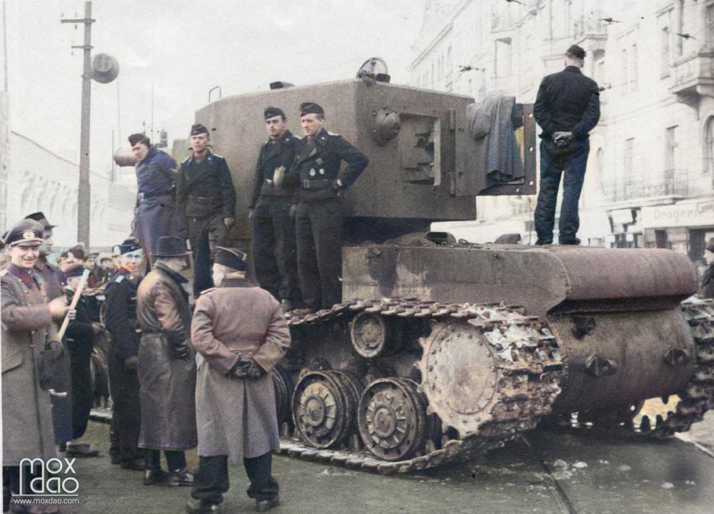 罕见老照片修复,二战苏联马桶头:kv2重型坦克