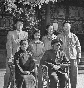 山西王阎锡山为传宗接代只娶一妾,旧部守其墓地56年,至今仍在
