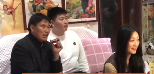 大衣哥或将有新靠山?网传女儿结婚女婿出身官宦世家,陈亚男凉了