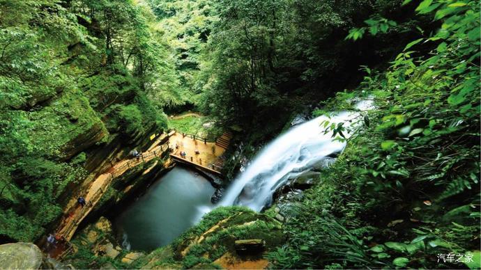 碧峰峡,国家aaaaa级旅游景区.因林木葱茏,四季青碧而得名.