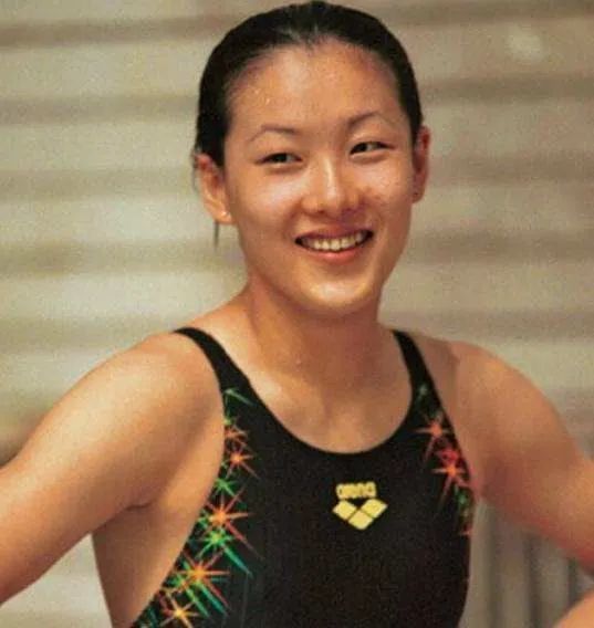 伏明霞父亲:本不同意女儿嫁大26岁老公,今与富商女婿处成兄弟