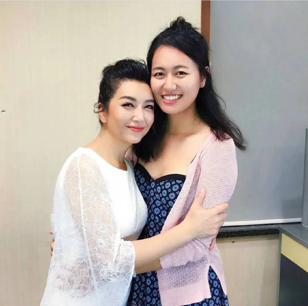 双料影后江珊:为女儿含泪与靳东分手,没和小15岁张博谈姐弟恋