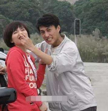 息影嫁富商的影后李佳,离婚后,为何转身与江珊同居的靳东闪婚?