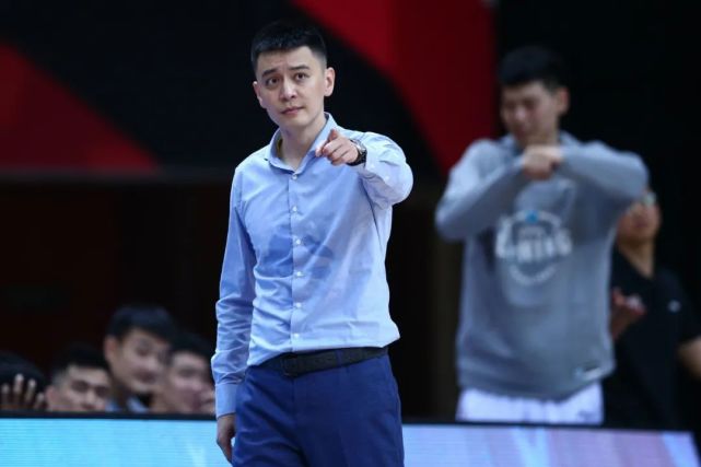 这已经是辽宁男篮第9次的总决赛之旅,但对于菜鸟主帅杨鸣来说,却是第1