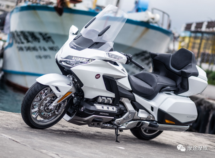 最舒适的旅行摩托车,2021款本田金翼台版台湾上市!_腾讯新闻