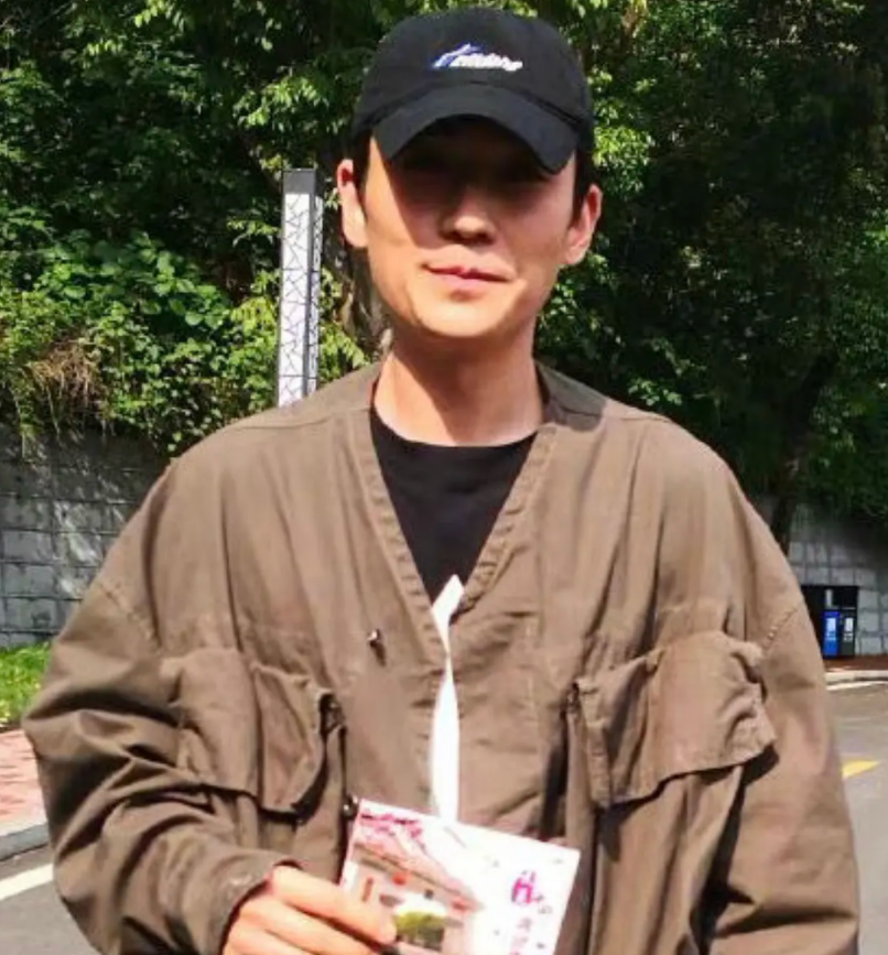 33岁朱一龙营销少年感被追捧女明星标榜少女感却被痛批