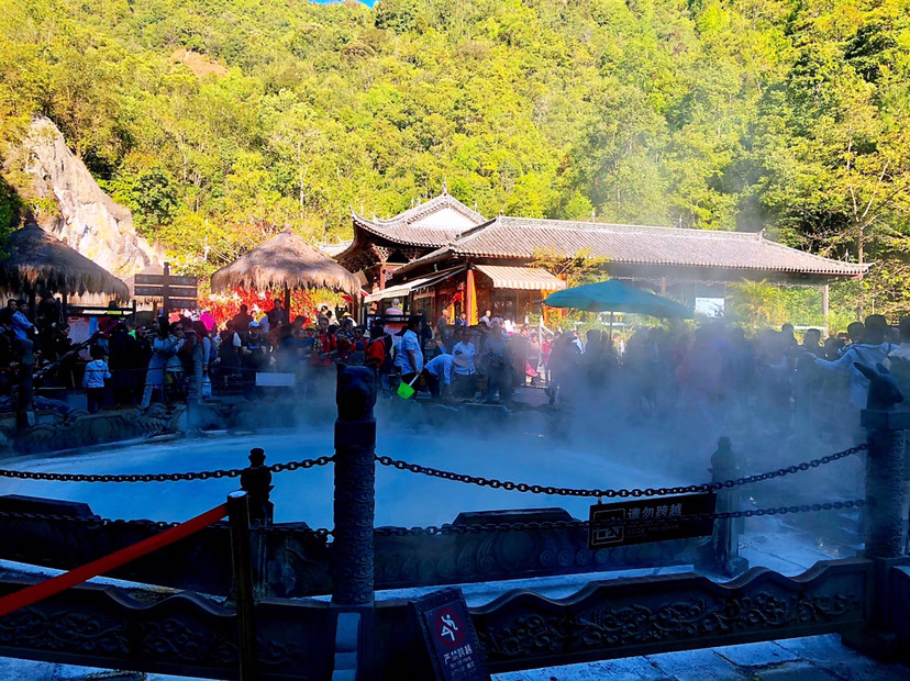 腾冲热海景区,我国三大地热区之一,这里的温泉还可以蒸熟的鸡蛋