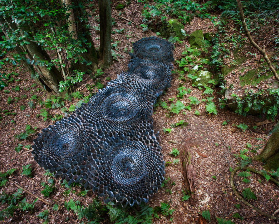 巨型蜘蛛网,时空隧道,神秘雕塑