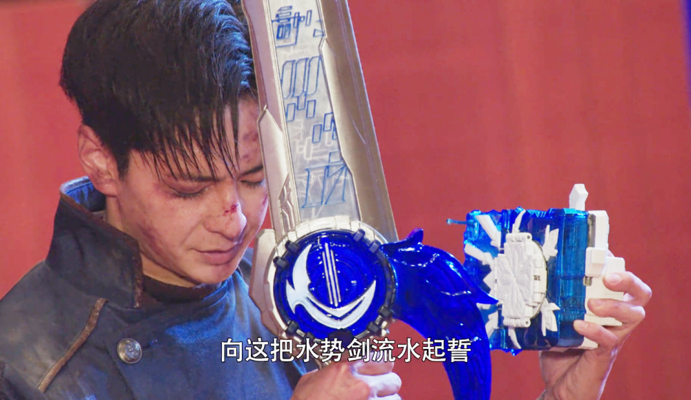假面骑士"冰狮子"变身赏析,寒冰包裹破冰而出,白丝长发真飘逸