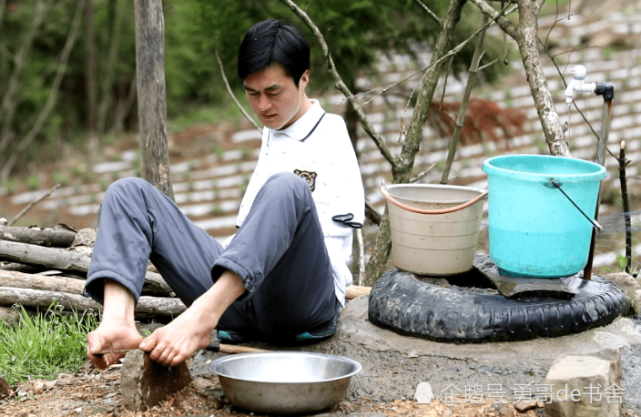 我们都见过跪在路边乞讨的残疾小孩,但这会是你第1次