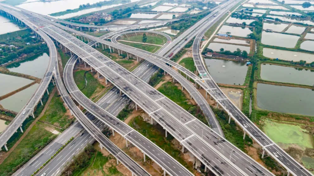 4月25日,广佛肇高速全线通车