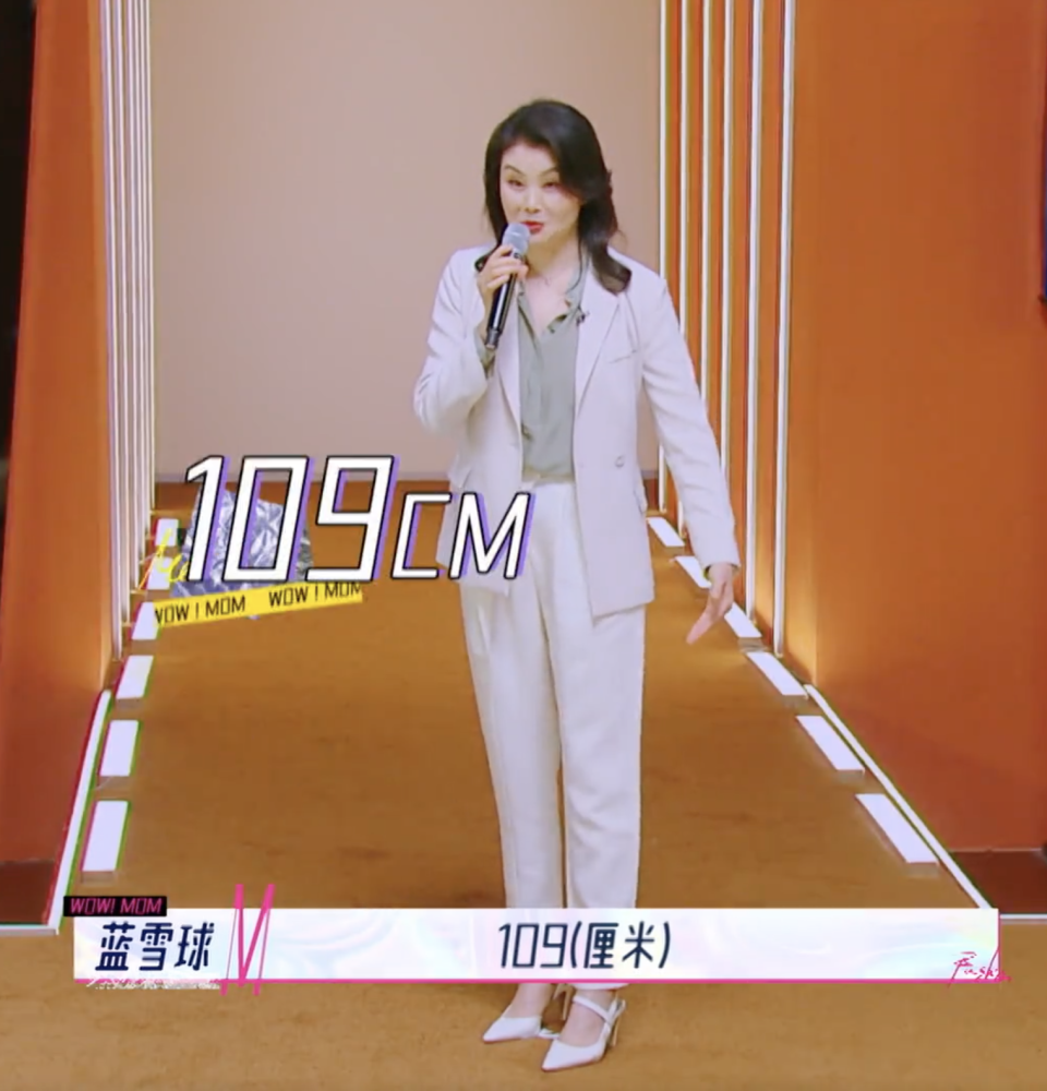 蓝盈莹给妈妈拍照也相当和谐,蓝雪球鼓励女儿:" 只要你拍出来的,我都