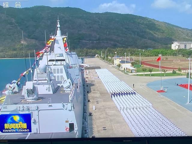 我国三大主力舰艇同时入列海军有史以来尚属首次