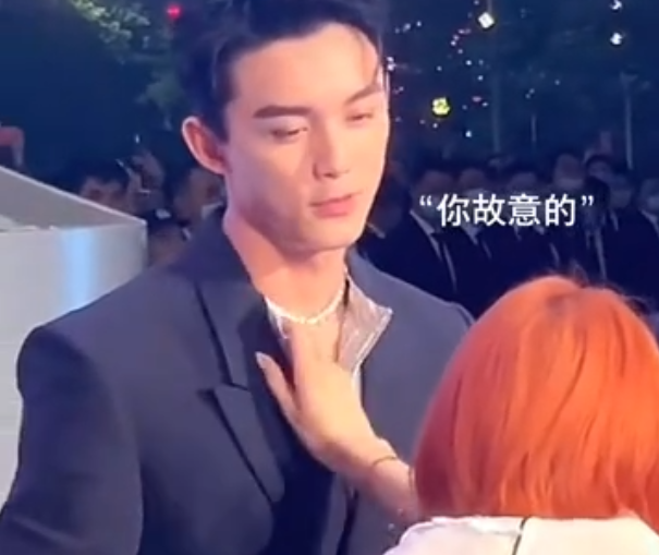 吴磊亲姐姐正面照曝光,看清真实的长相后,可以凭颜值出道了