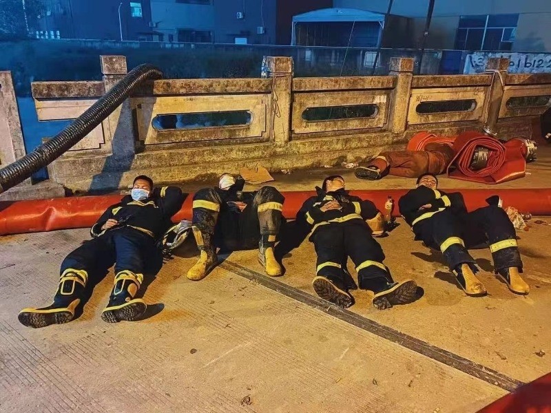 上海金山大火两名牺牲消防员生平公布,这组照片令人泪目