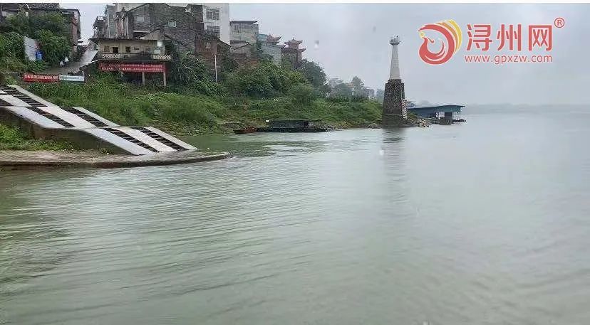桂平江口渡口的迎来送往,网友直呼:江面风景太赞了!