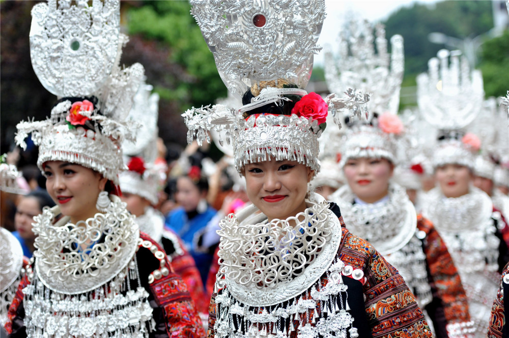 贵州台江:苗族同胞盛装巡游欢度姊妹节