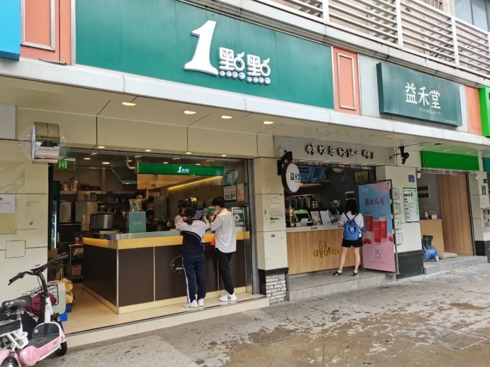 开一间内衣店要多少钱_美女内裤开档(2)