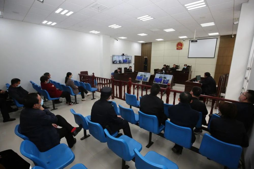 反腐原兴化市某局长犯挪用公款罪受贿罪滥用职权罪一案公开庭审