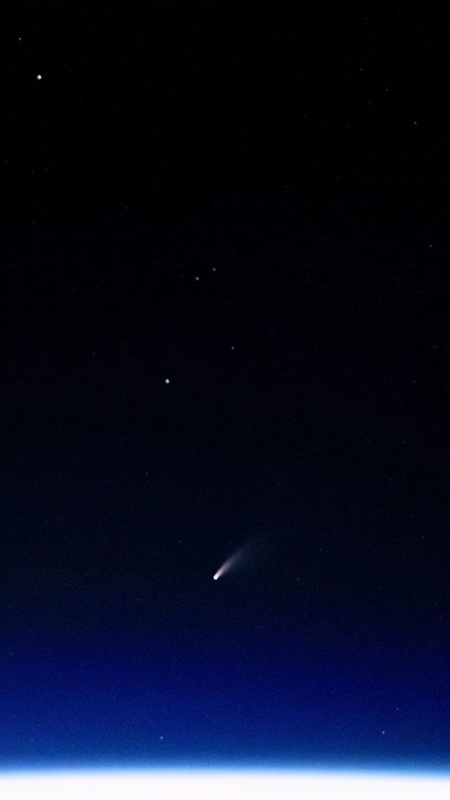 空间站观测彗星