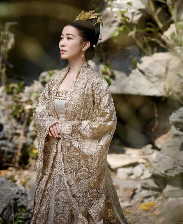 佘诗曼演绎长孙皇后,发现唐朝女性地位有多高,外套上云纹超美