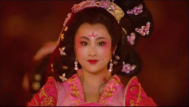 也就是史上的晋惠帝,贾南风自然被封为皇后,这个丑女也如愿以偿的摇身