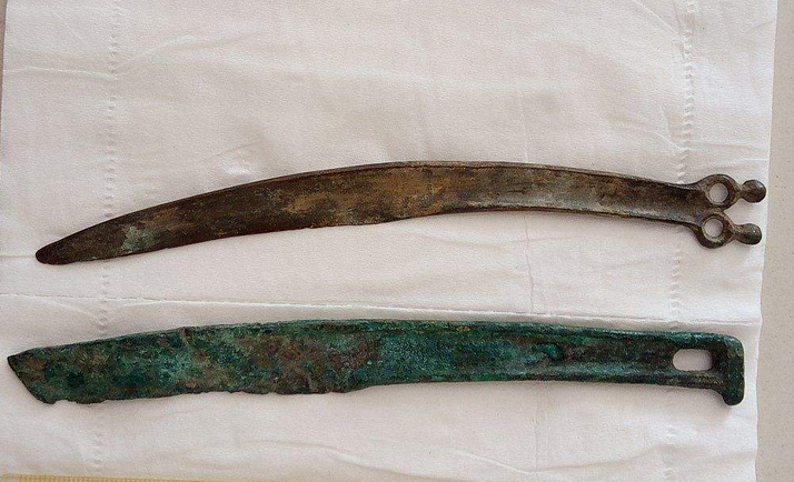 内蒙古鄂尔多斯出土的战国时代青铜刀削—刀币的前身