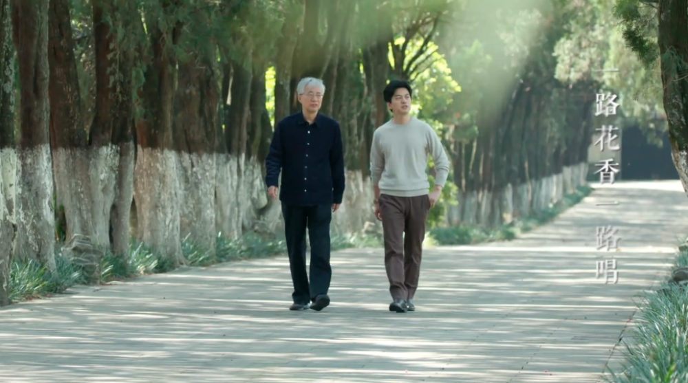 酷狗首发李健为清华大学献唱110周年纪念曲《一路花香一路唱》