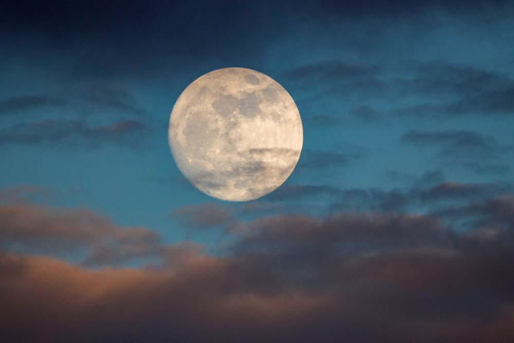 请定好闹钟!2021年4月满月:"超级粉红月亮"周一升起
