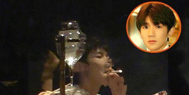 复旦教授上课烟不离手引争议网友质疑为何王源抽烟就不行