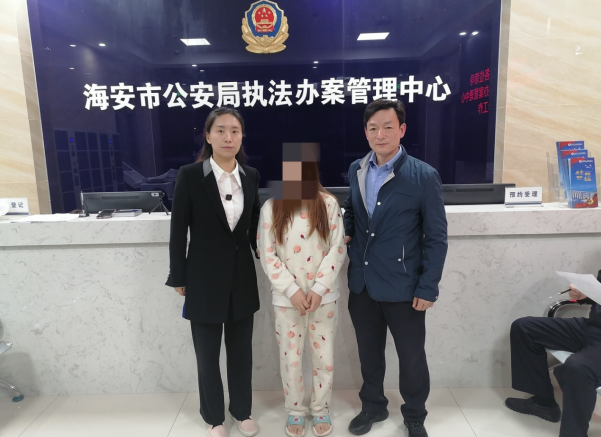 海安公安民警抓获一名网上追逃人员李某某女23岁