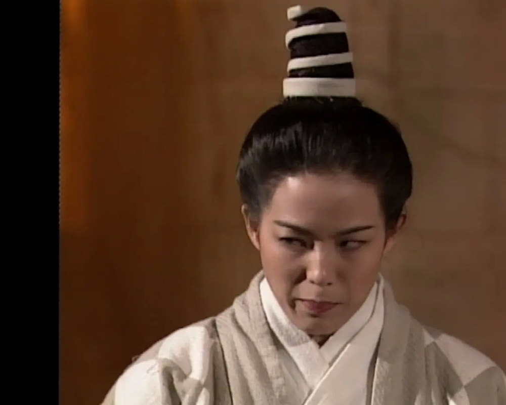 她是tvb"李莫愁"的徒弟,出道10年不温不火,听说已香消